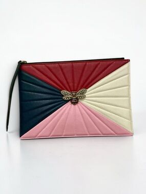 ✨💎LIKE NEW💎✨GUCCI QUEEN BEE Quilted Wristlet Clutch w/Box & Dusty.